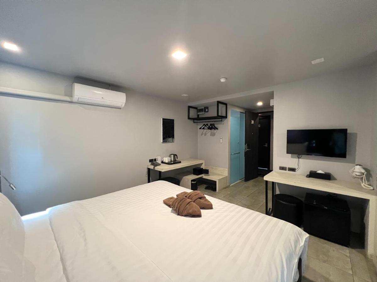 Hotel We Terminal 4*