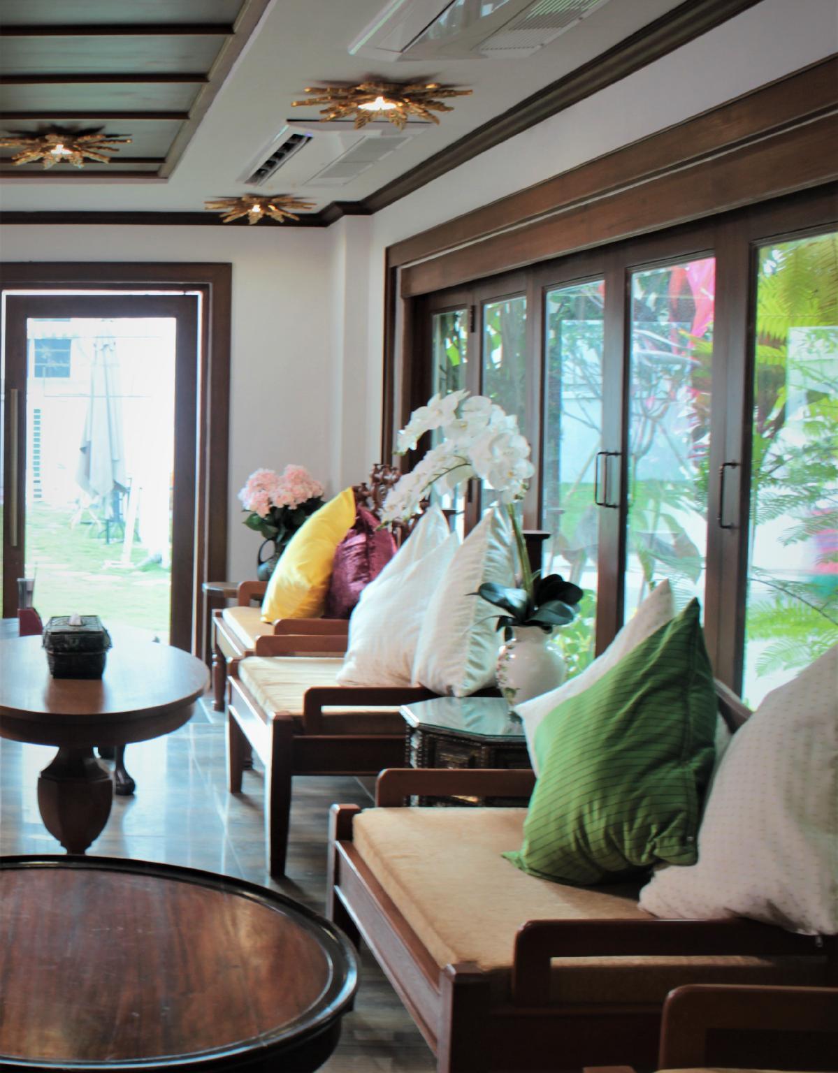 White Boutique And 4*