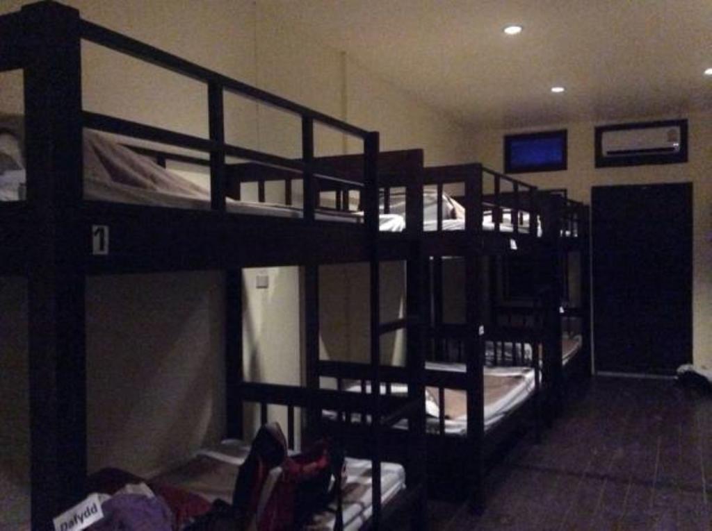 Thapae Backpackers (adults Only) *