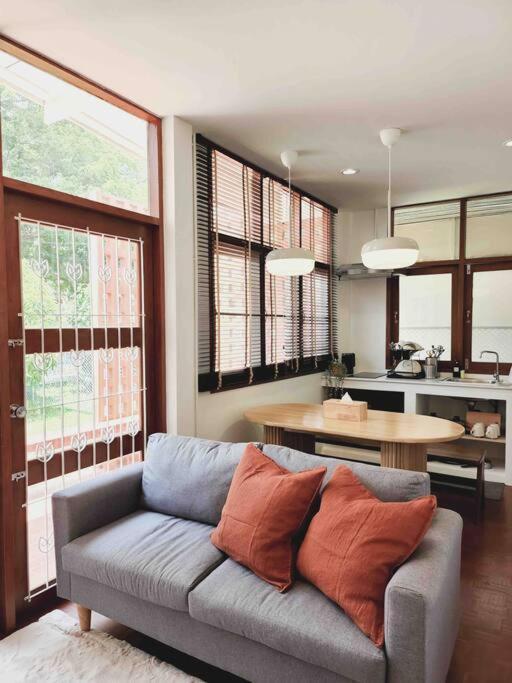 Casa de férias Ray's Home,3br With Front Yard,walkable To Nimman *