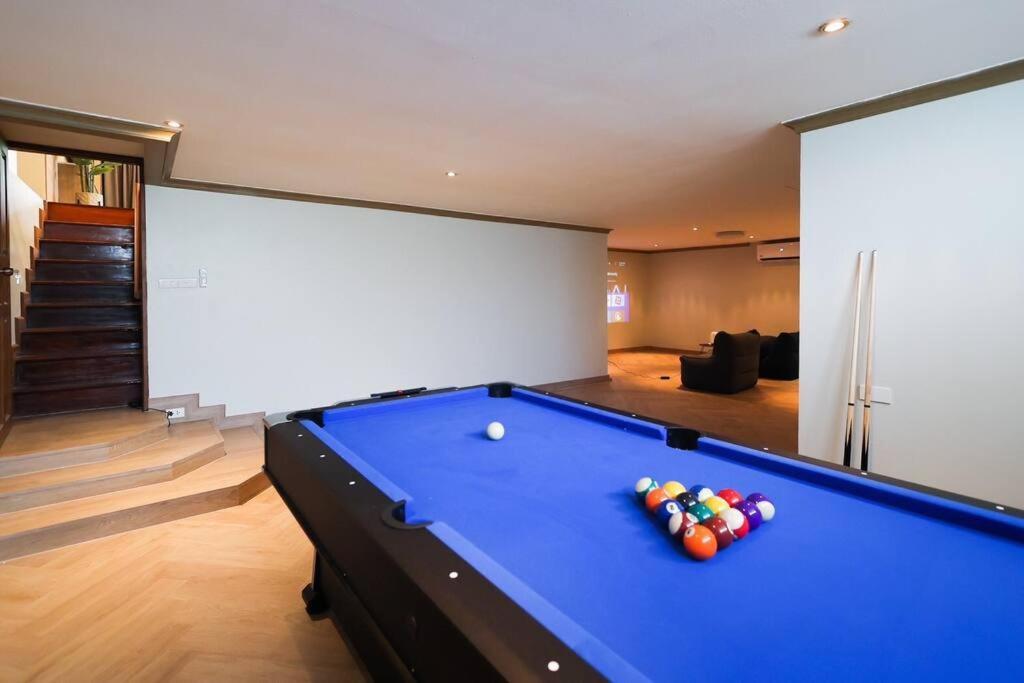 Chamber' 64 Private Pool