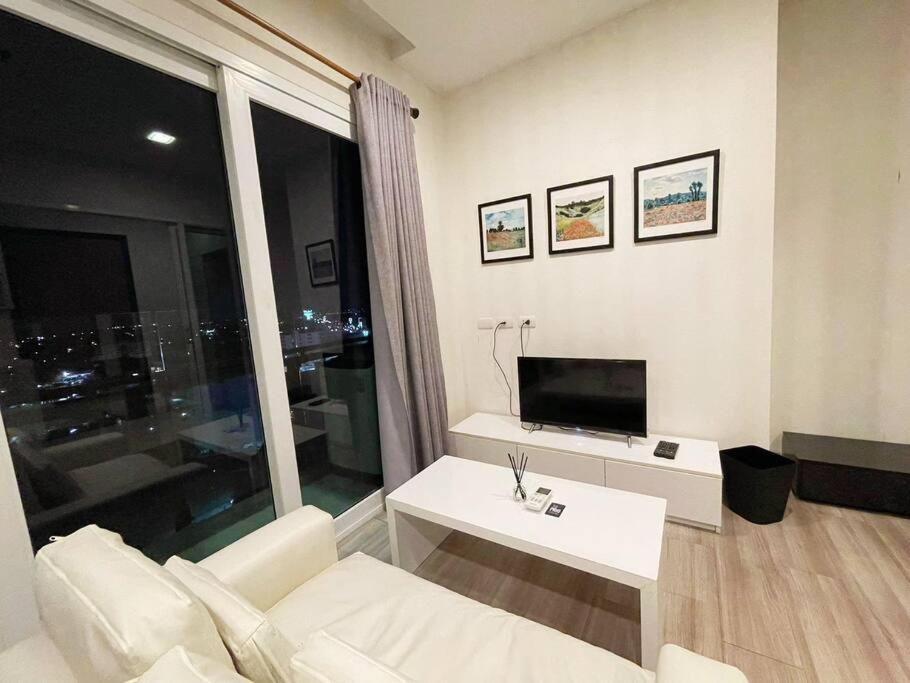 The Prio Near Airport Plaza Apartment *