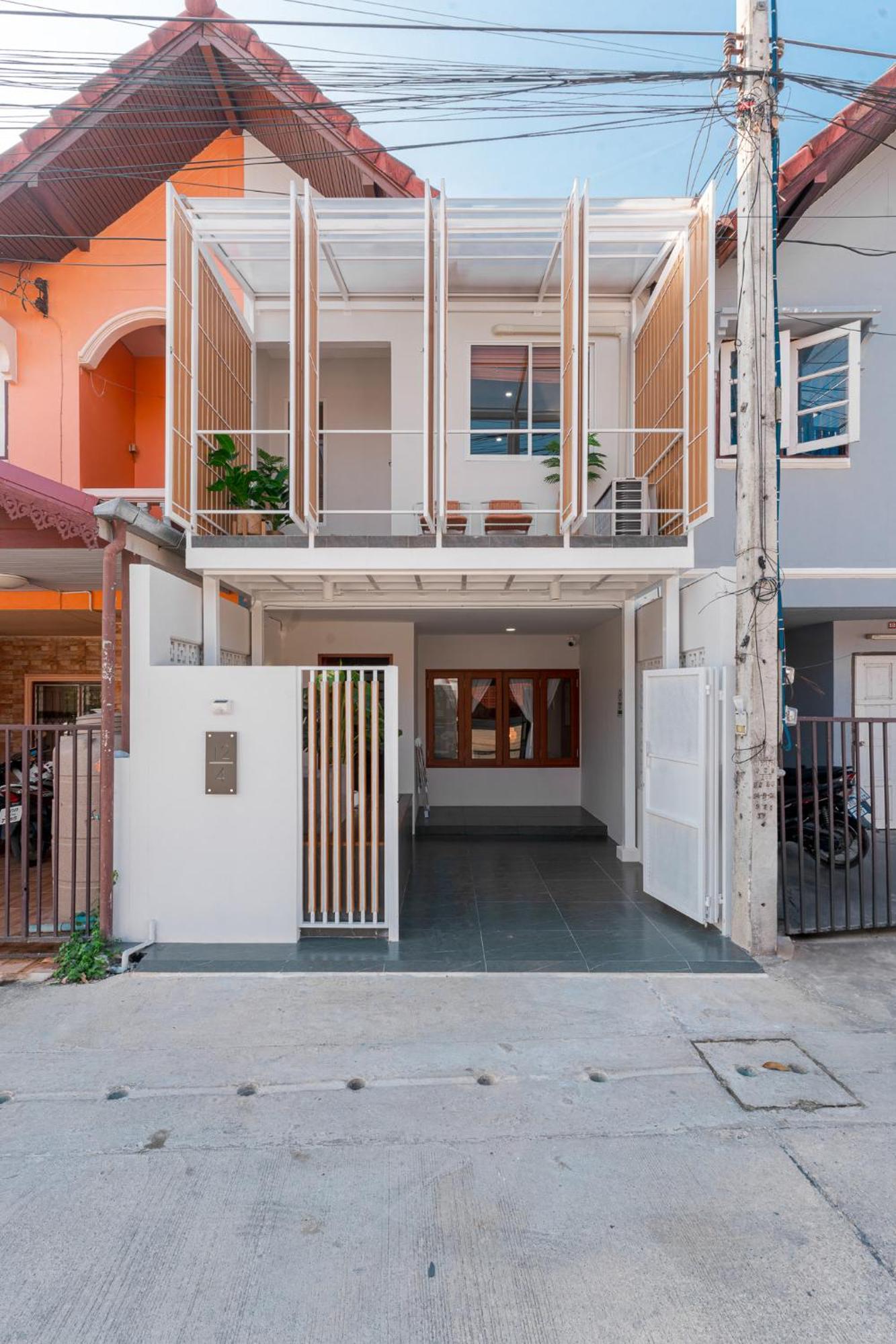 Modern Style Townhome /2br Near Cnx Moat Chiang Mai