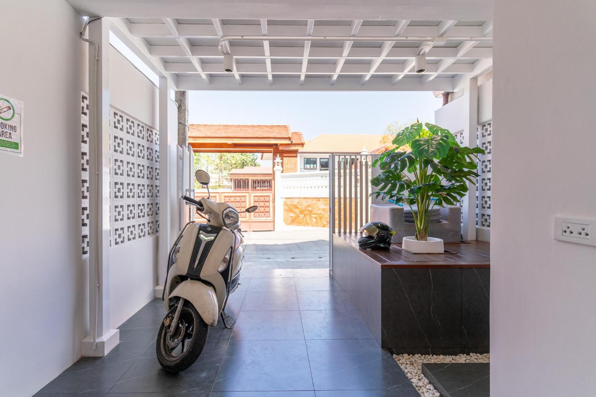 Modern Style Townhome /2br Near Cnx Moat Apartment *