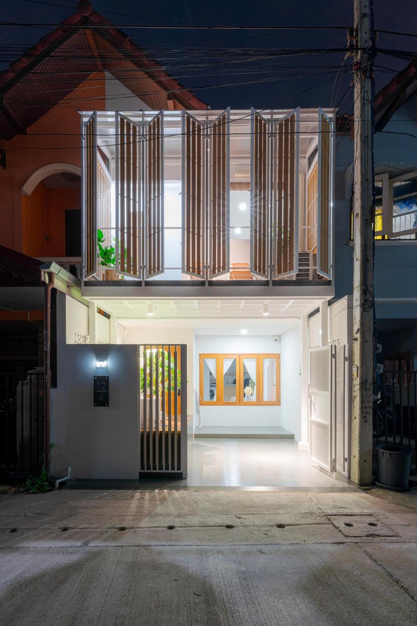 Modern Style Townhome /2br Near Cnx Moat Apartment