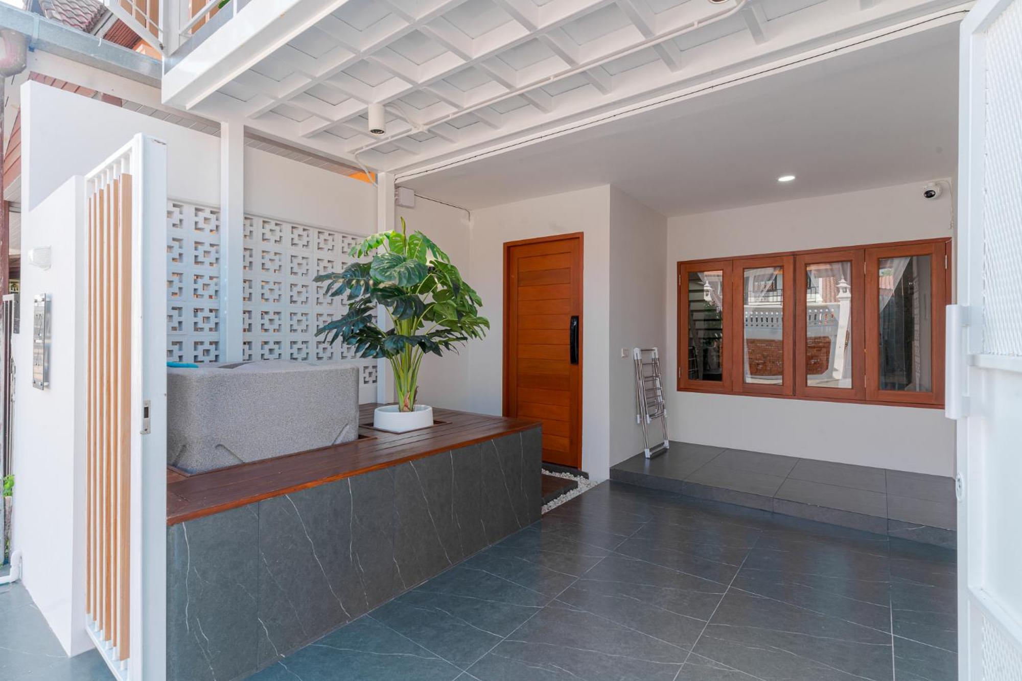 Modern Style Townhome /2br Near Cnx Moat Chiang Mai