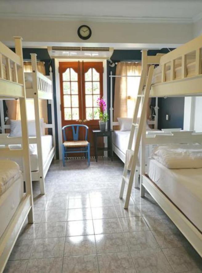 Bed In Town Hostel *