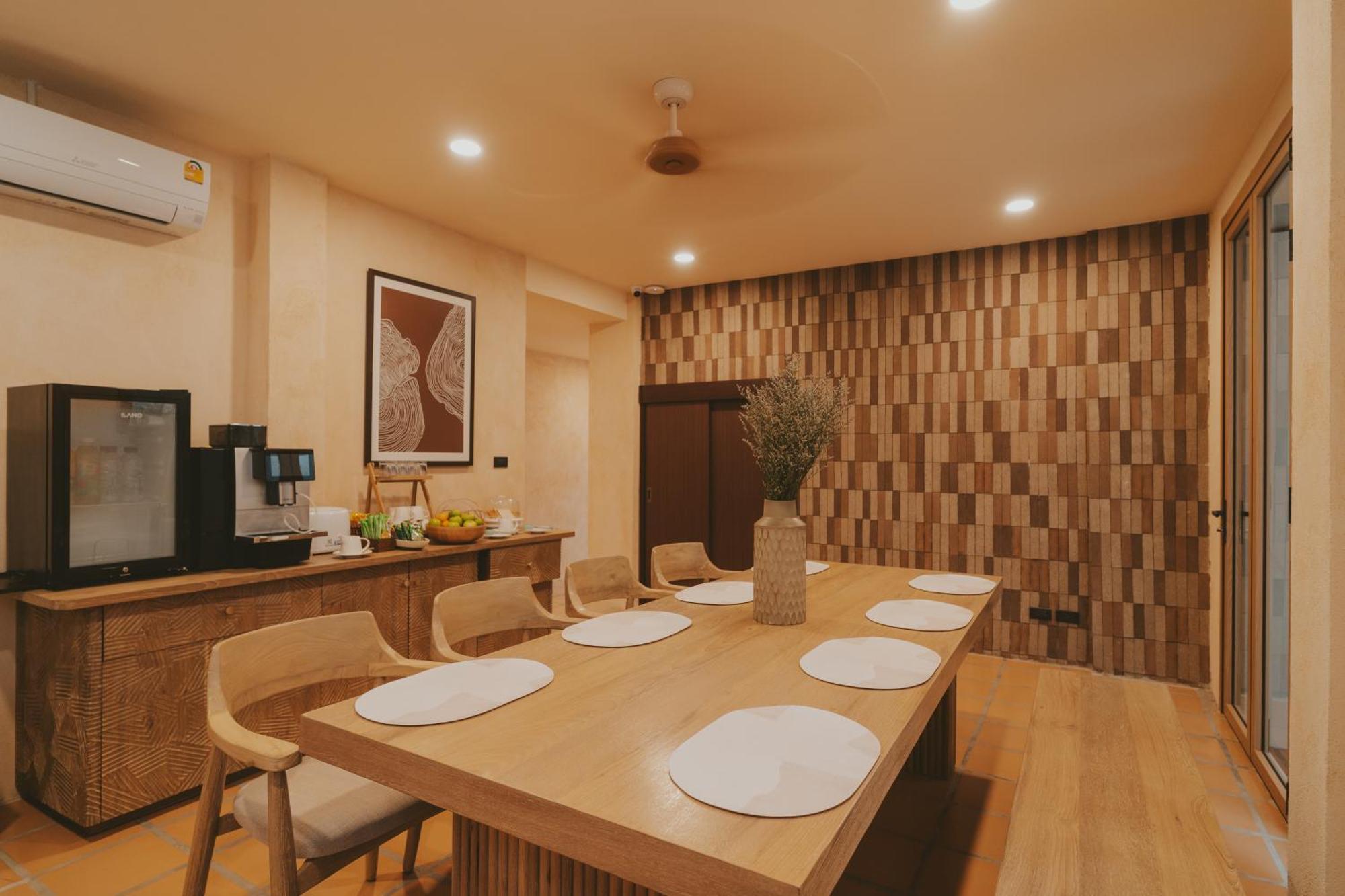 Clay Hotel 3*