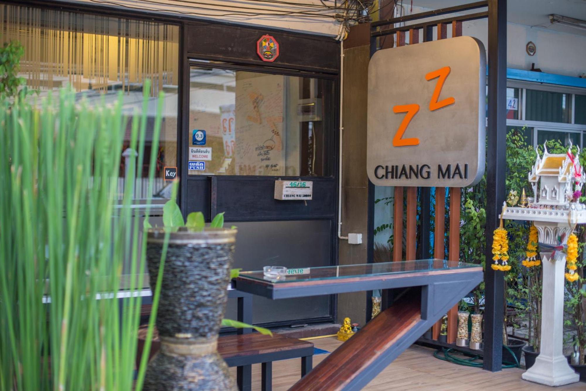 Zz Hostel *