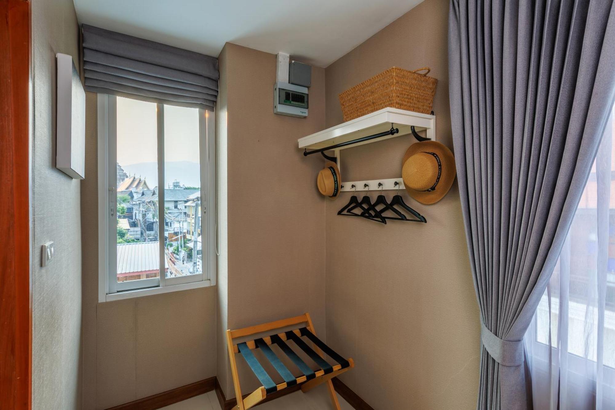 Chala Number 2 Art And Gallery Hotel