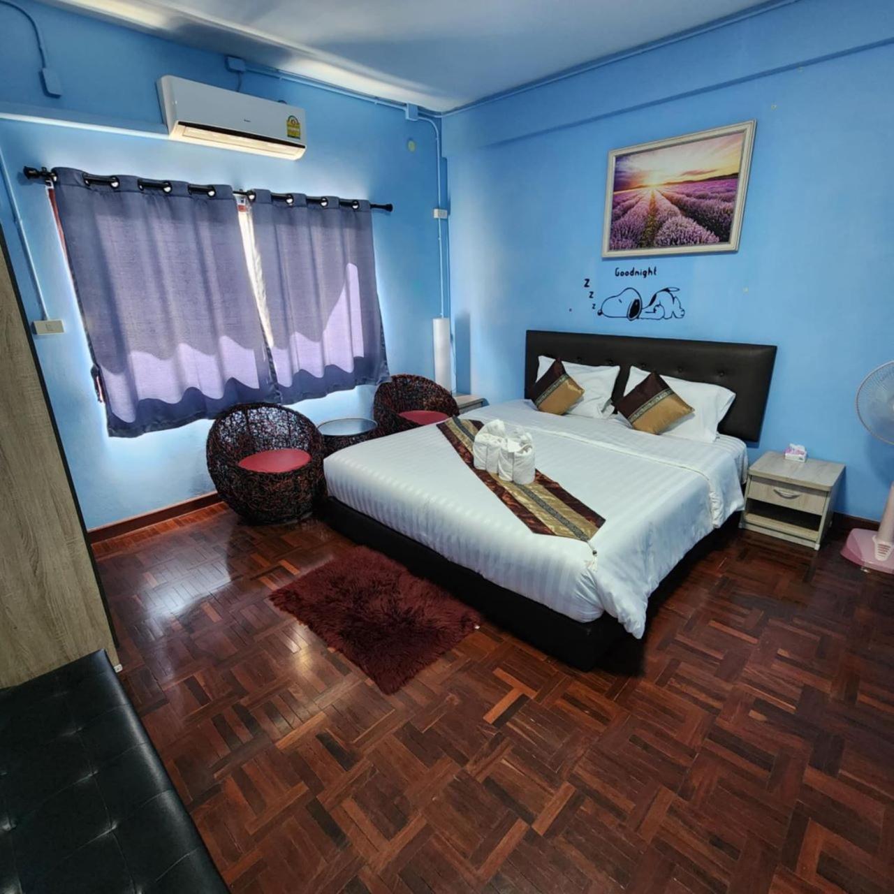 Chiangmai First House & Tour Hostel *