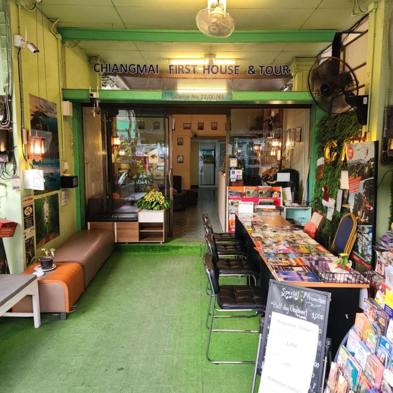 Hostel Chiangmai First House & Tour *