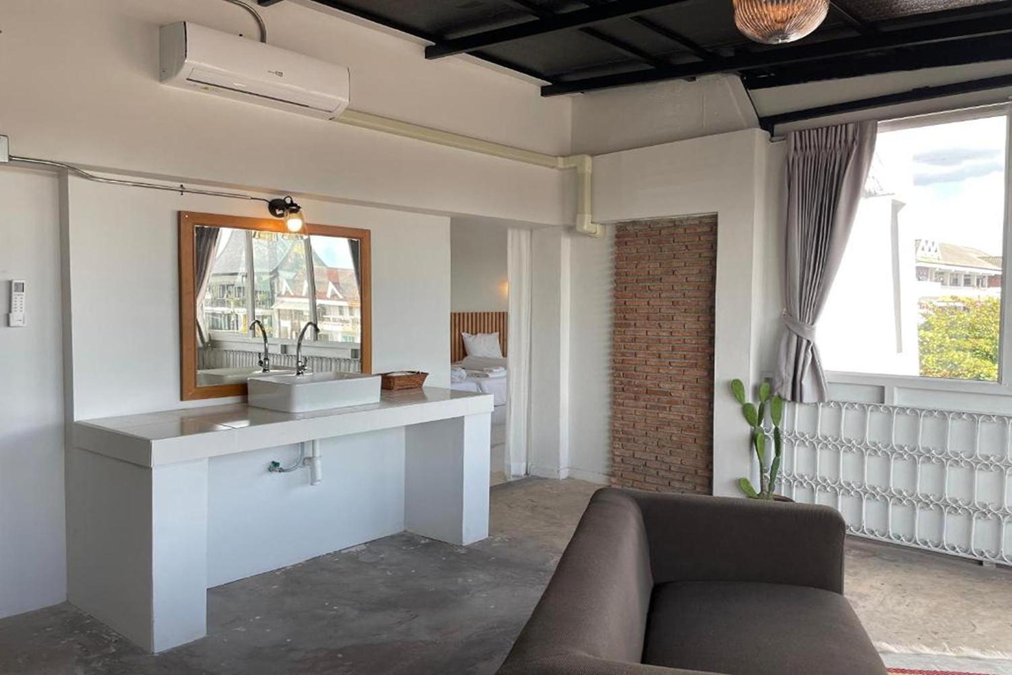 Asaya House 2*