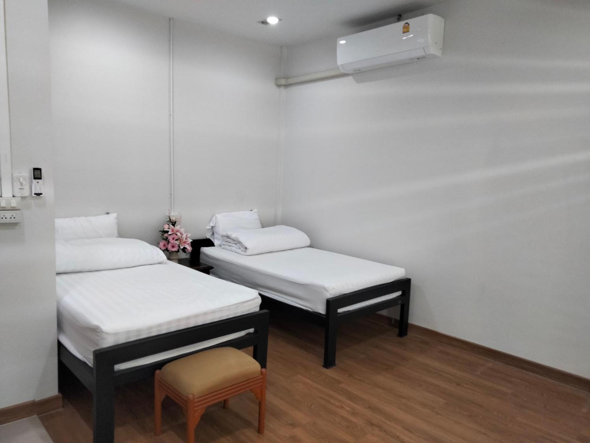 Chaiyee Coffee Hostel *