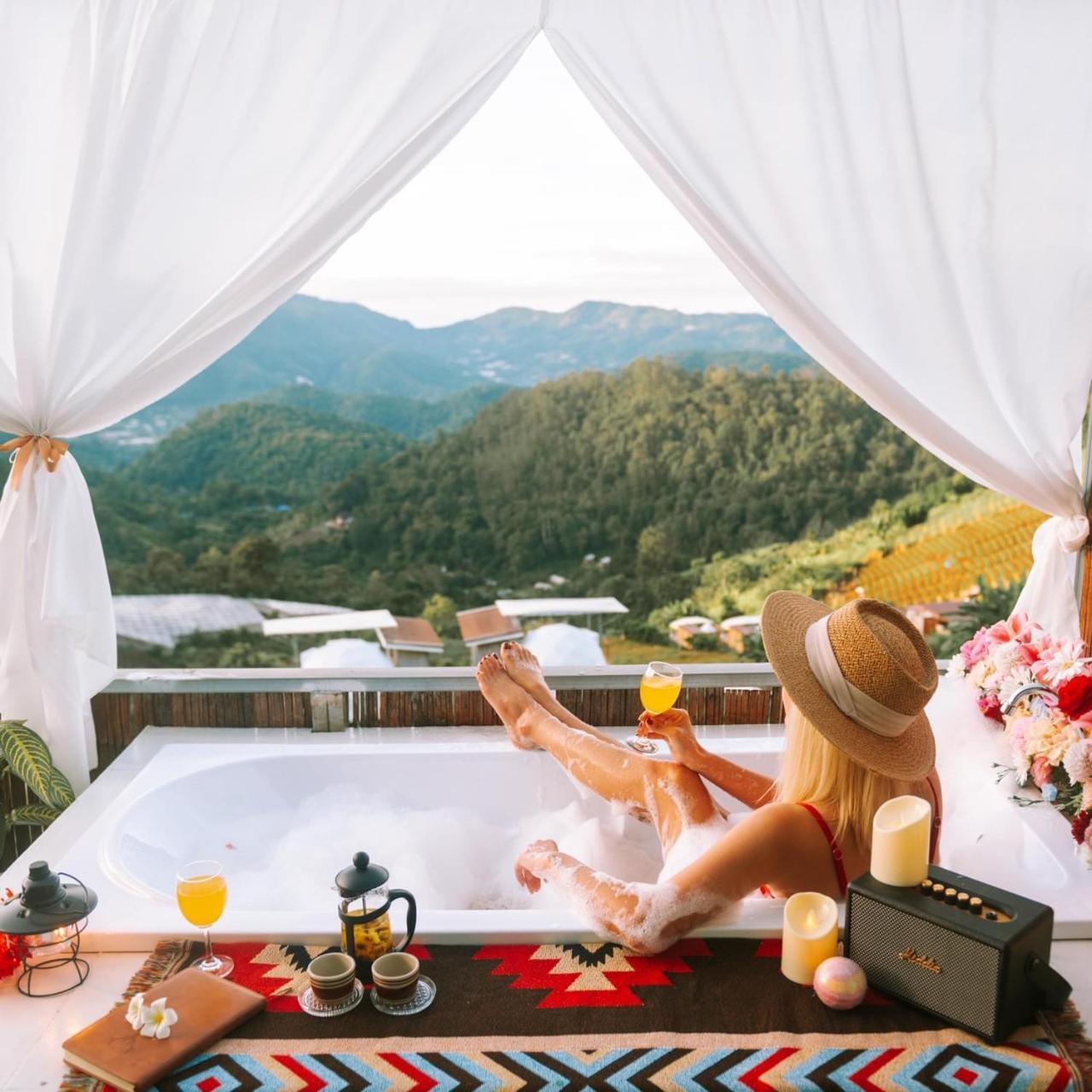 Luxury tent ชูชัยฟาร์มสเตย์ ม่อนแจ่ม