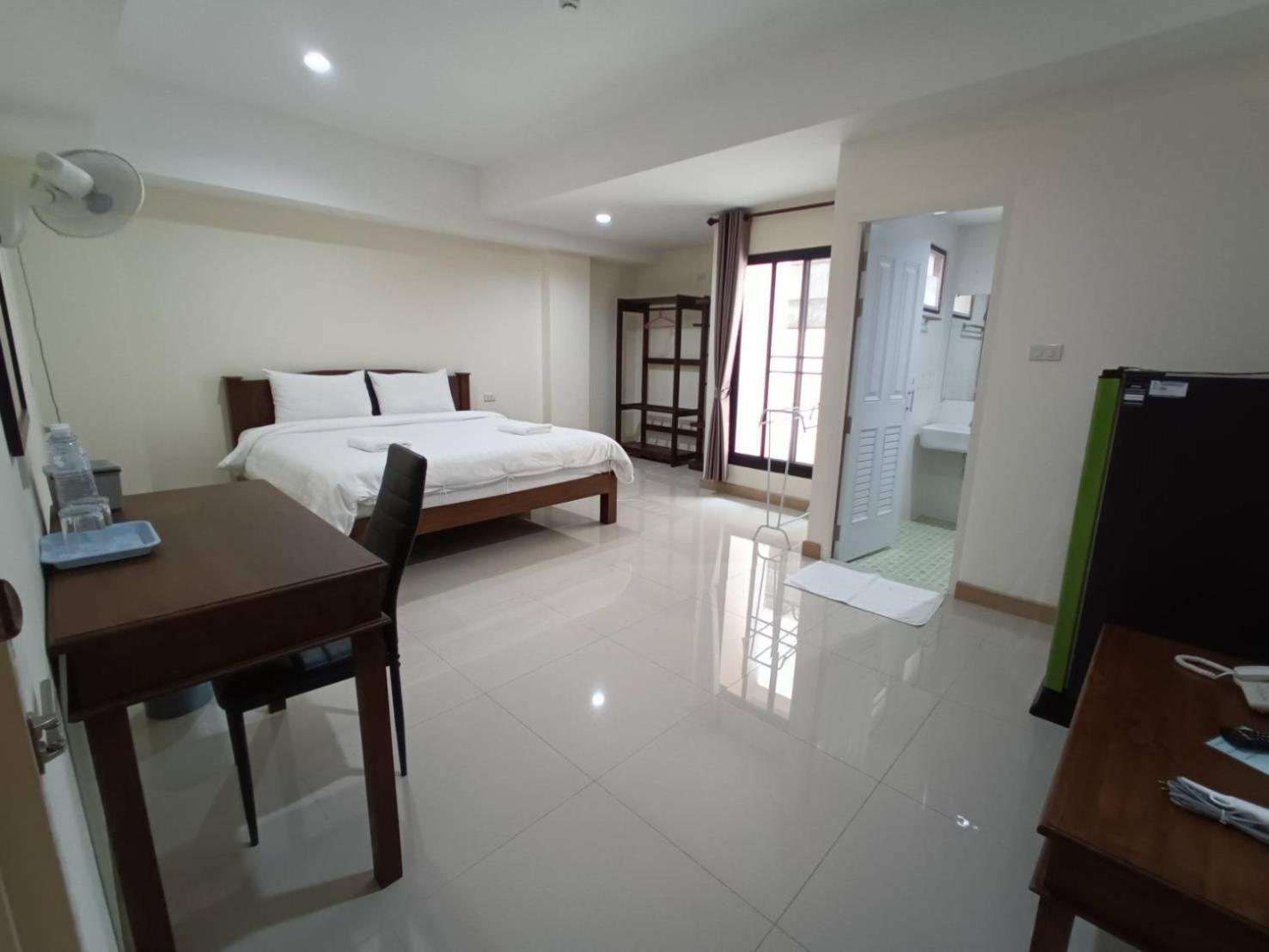 Canary House Rachawong คานารี่ เฮ้าส์ ราชวงศ์ Hotel 3*