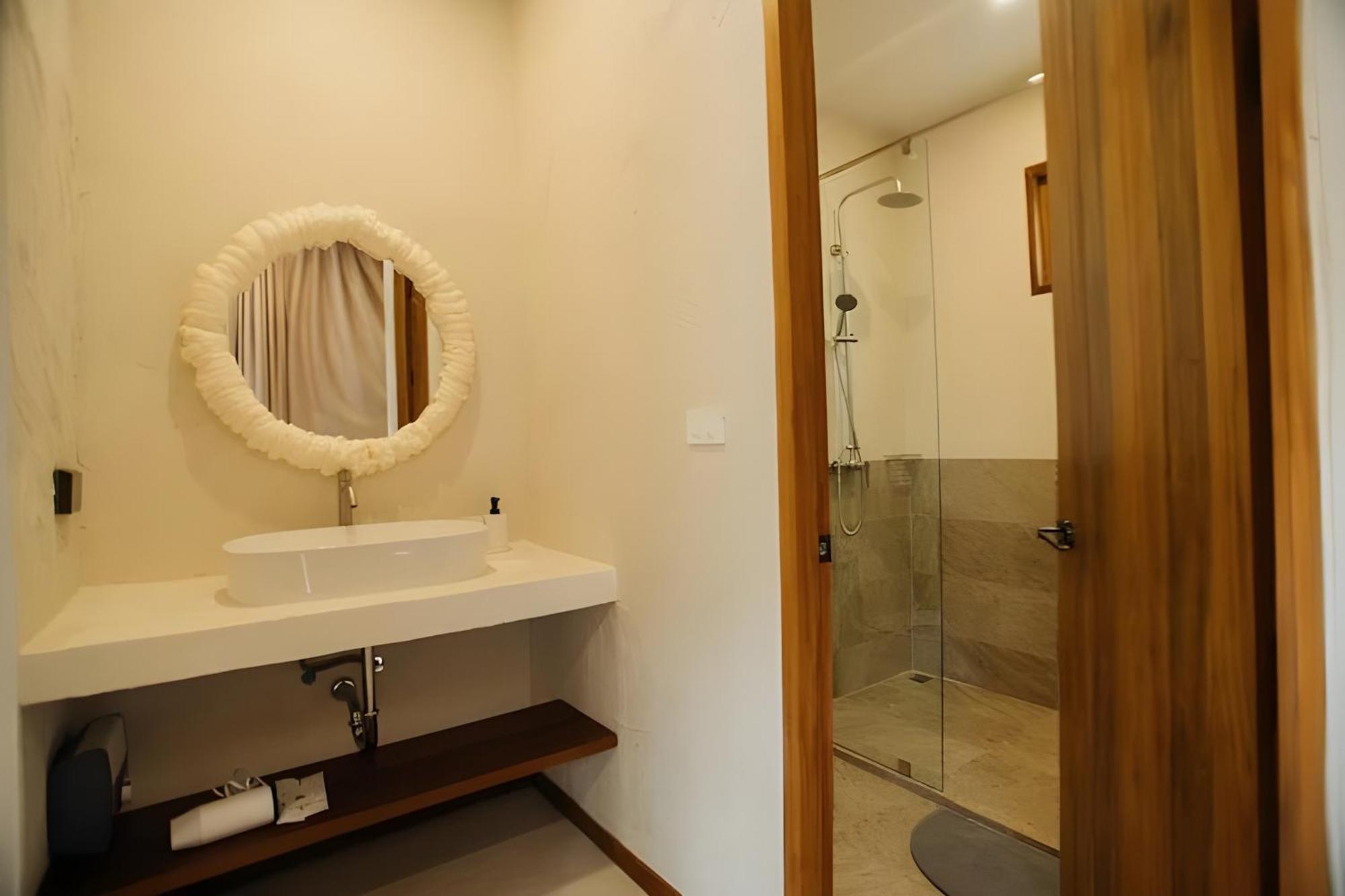 Taryn Tara Cafe And 4* Chiang Mai