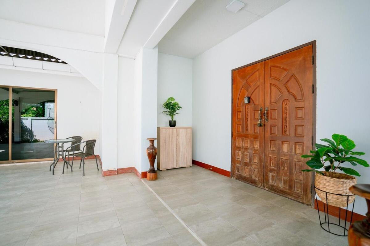 Holiday home 3br Cosy In Chiangmai With Public Pool