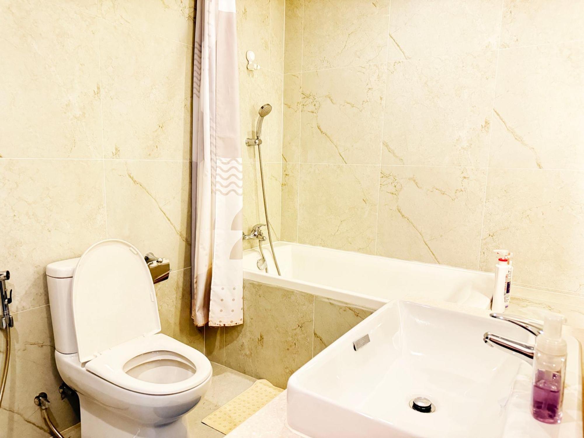The Astra 2bedroom 65sqm,close Night Bazaar And Old Apartment