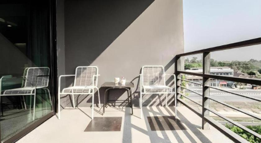 Hotel B2 Black Business And Budget