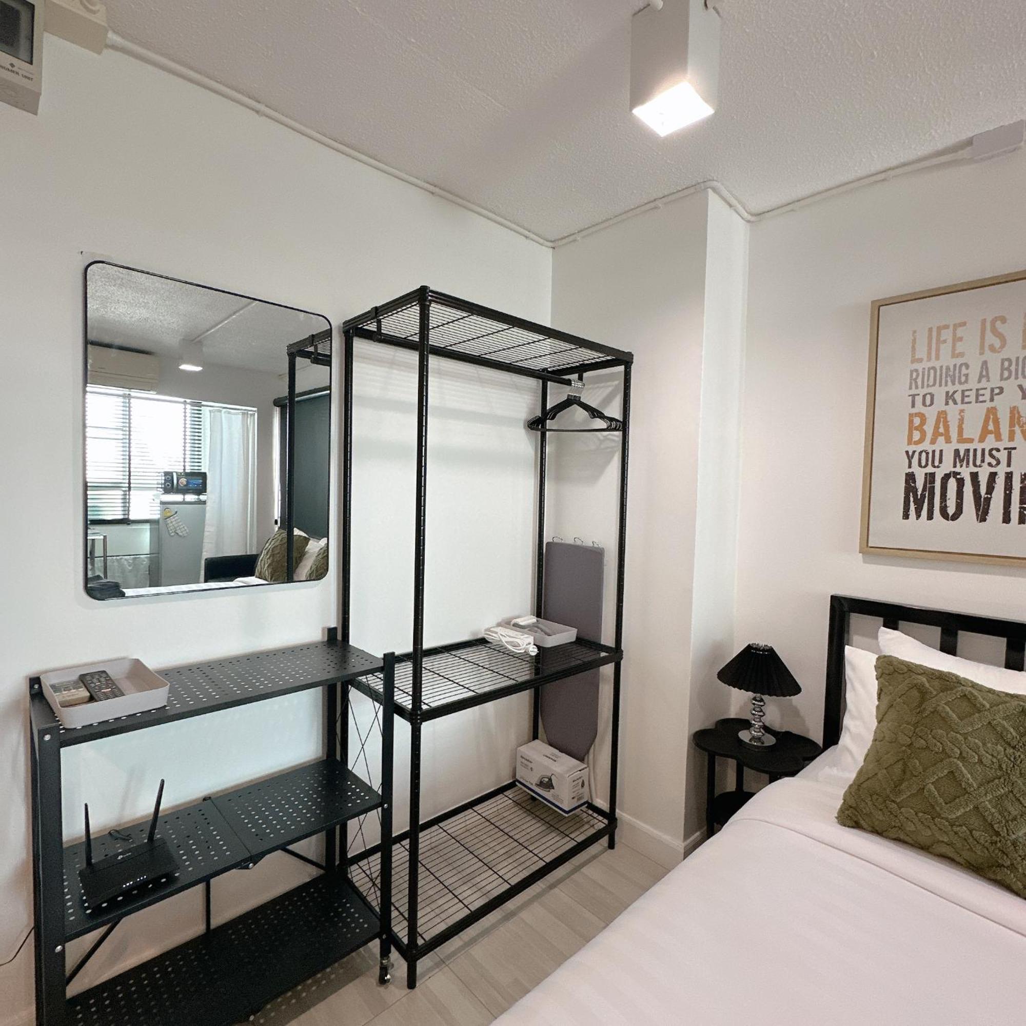 Apartment White & Black Cozy Heart Of Nimman Chiang Mai