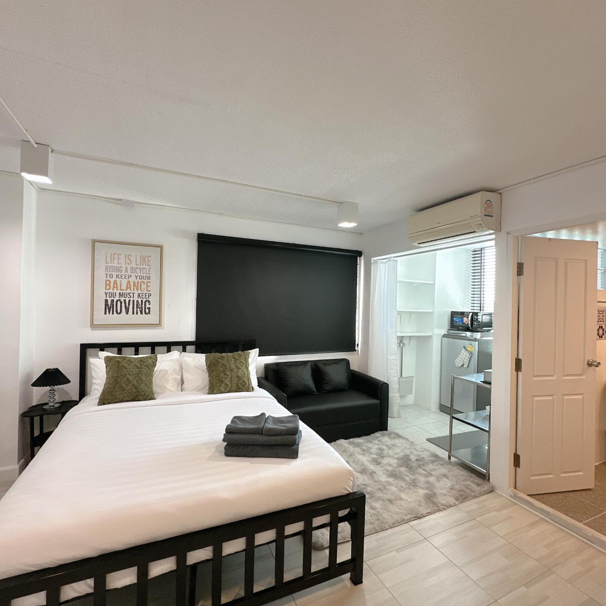 Apartment White & Black Cozy Heart Of Nimman *