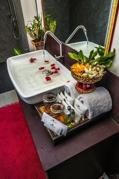 E-outfitting Boutique Resort