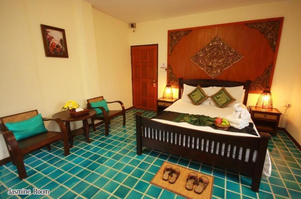 Hotel Cm Night Bazaar Boutique