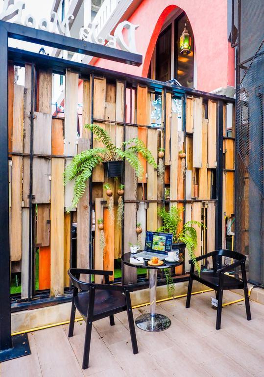 Hostel De Ja Moon *