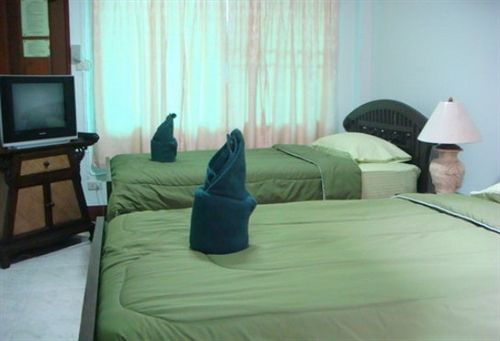 Junior House Hostel *
