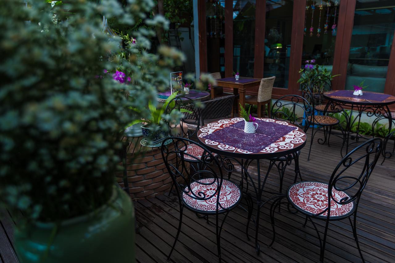 The Twenty Tempat peranginan
