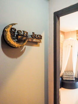 De Ja Moon Hostel