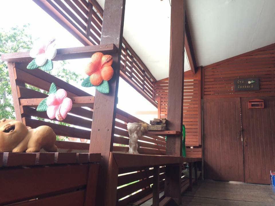 Baan Janrapee Homestay *