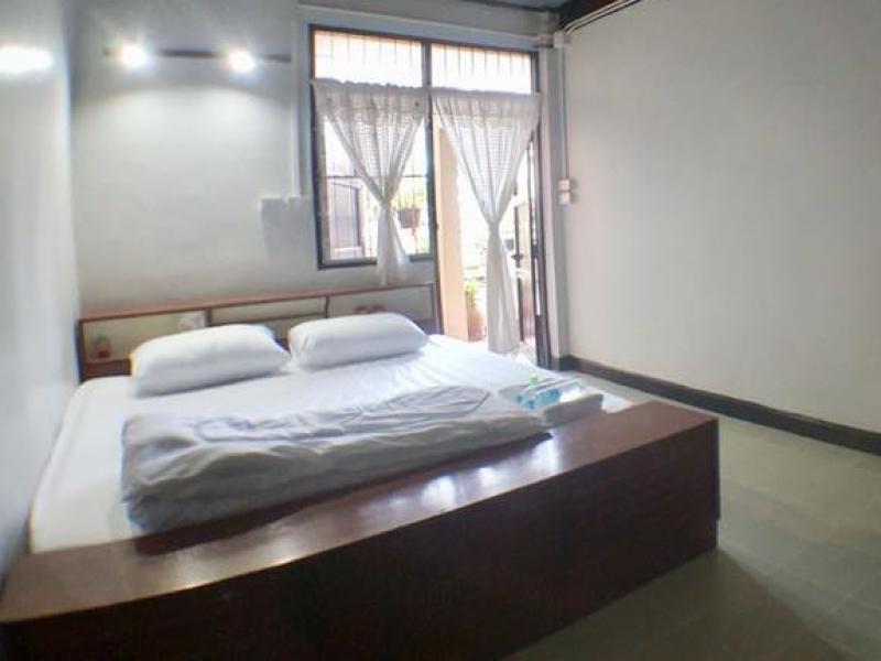 Baan Janrapee Homestay *