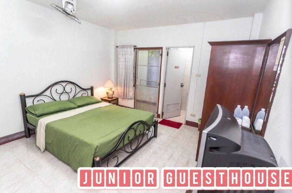 Junior House Hostel *