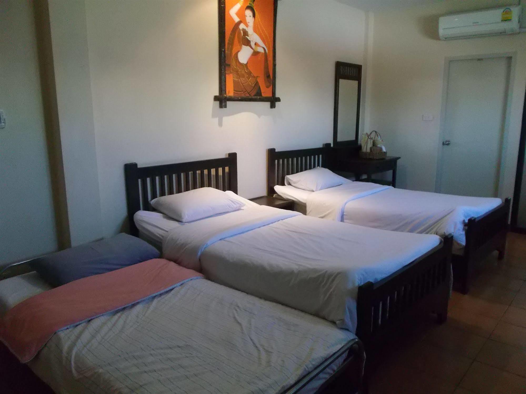 Baan Nam Sai Hotel 2*