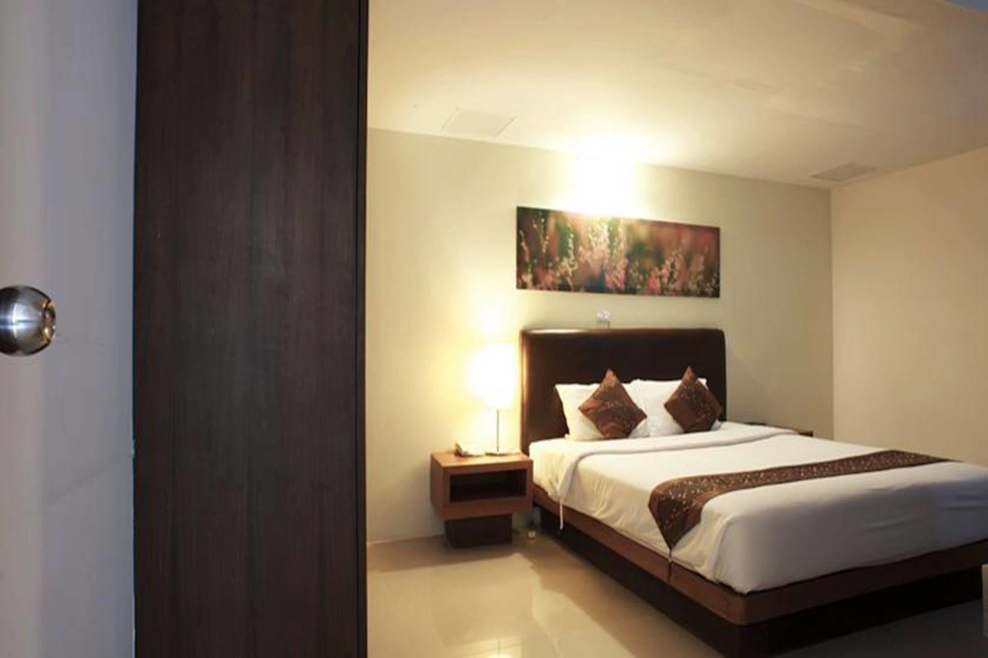 B2 Premier & Hotel