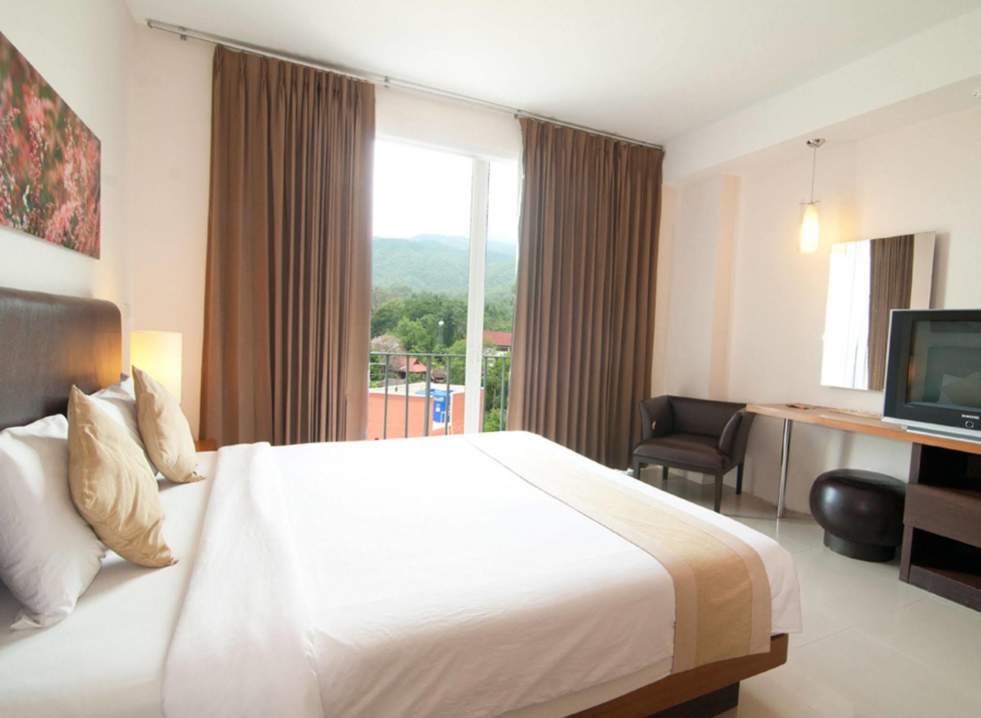 B2 Premier & Hotel 3*