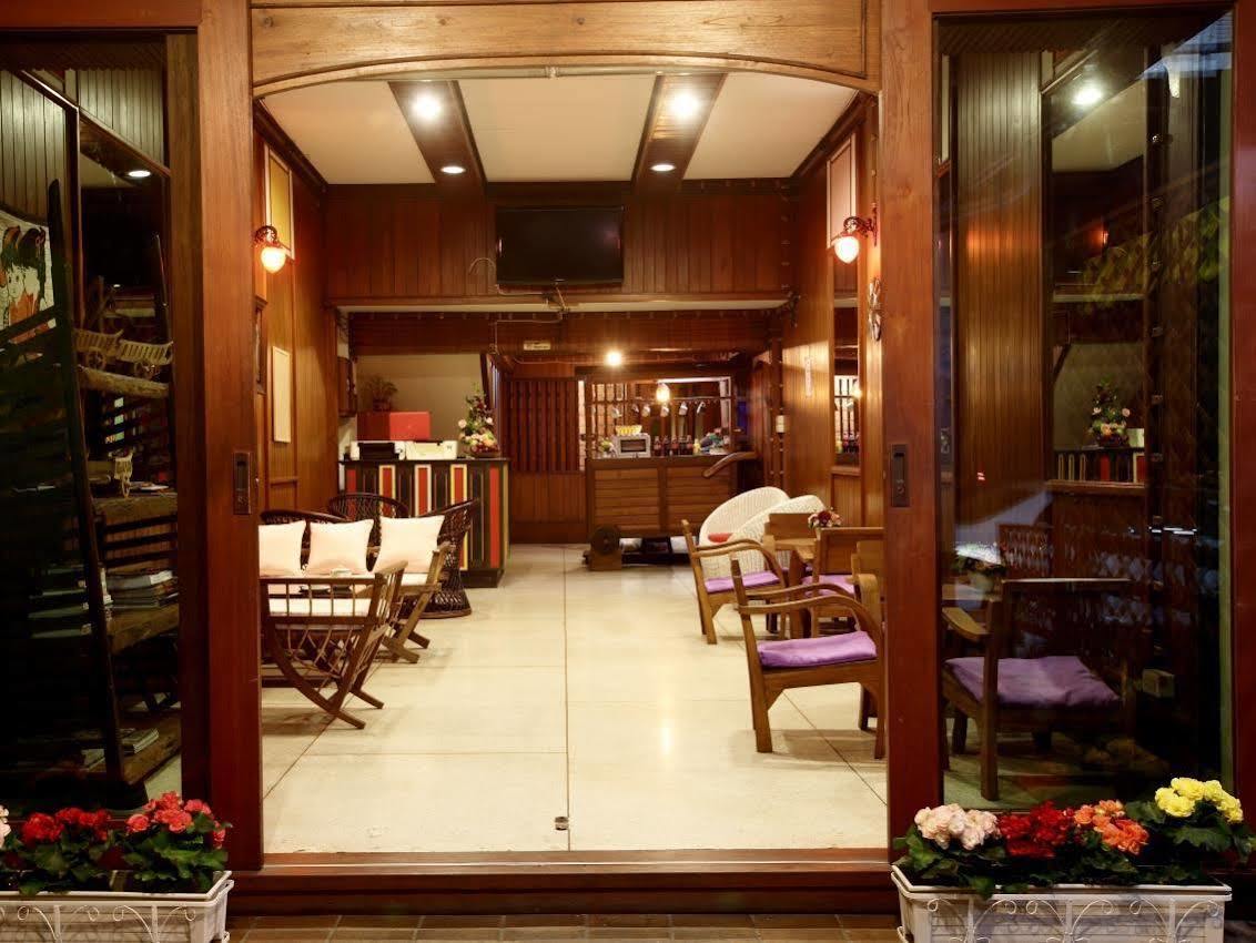 Pond Hotel