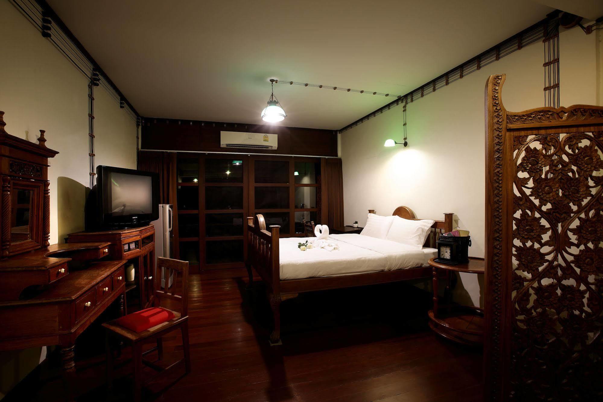 Pond Hotel 2*