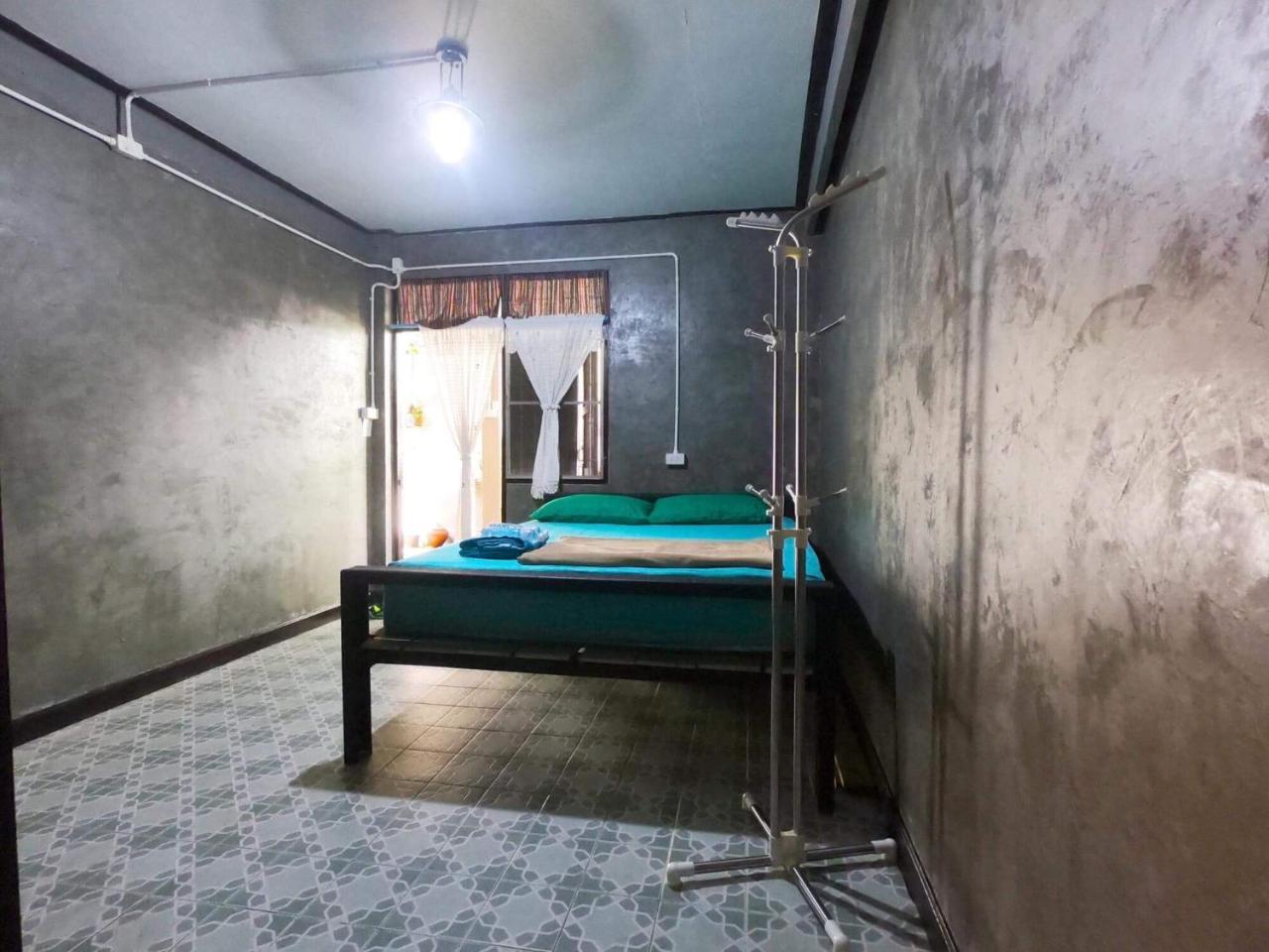 Baan Janrapee Homestay *