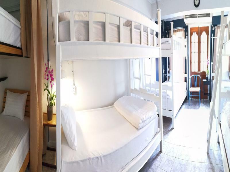 Bed In Town Hostel *