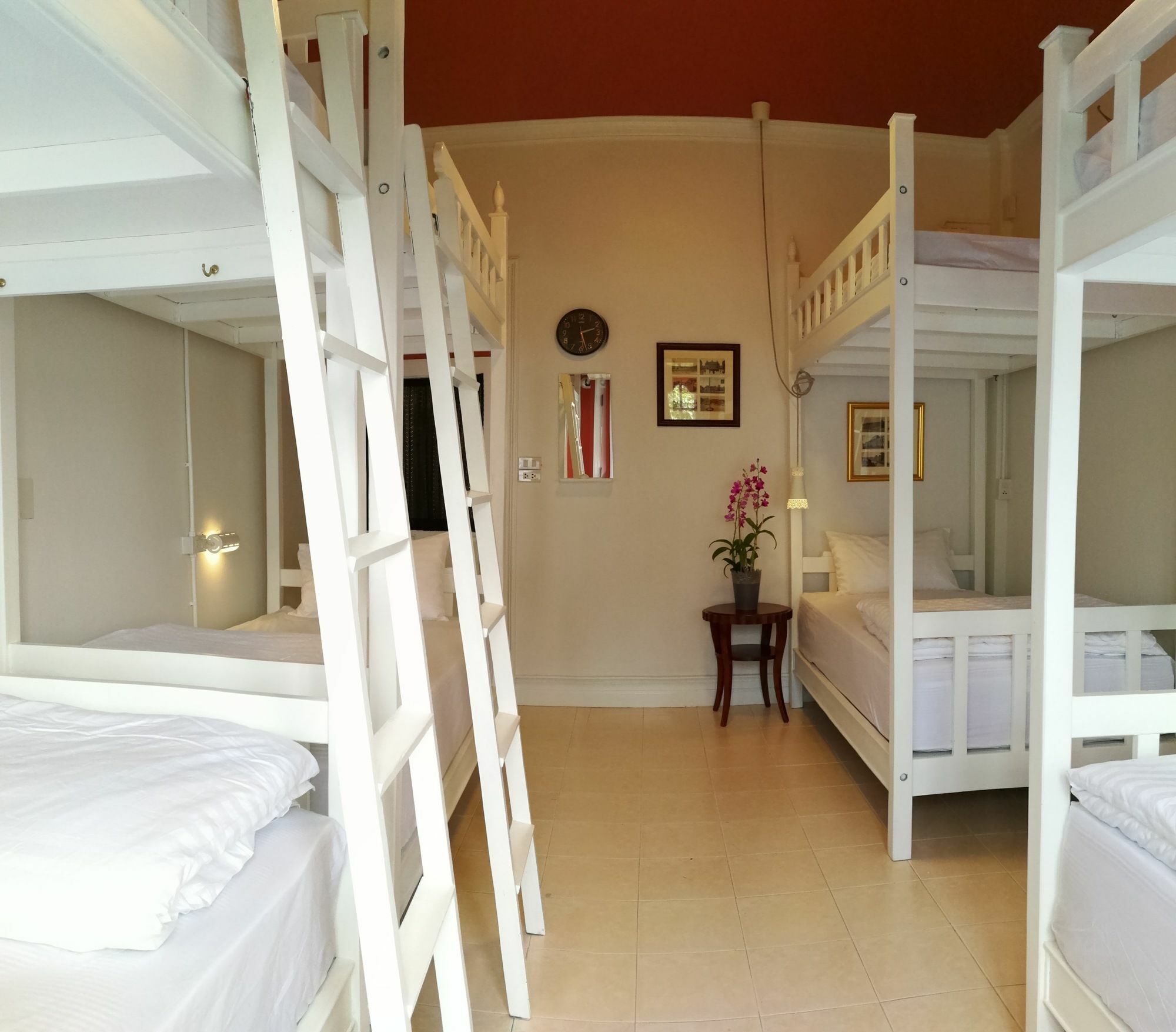 Hostel Bed In Town *