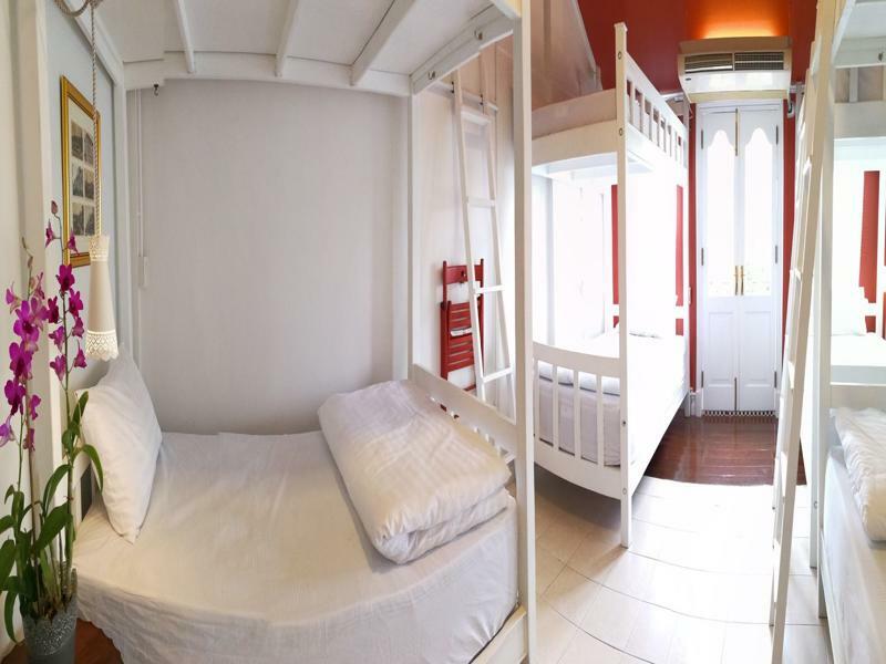 Bed In Town Hostel *