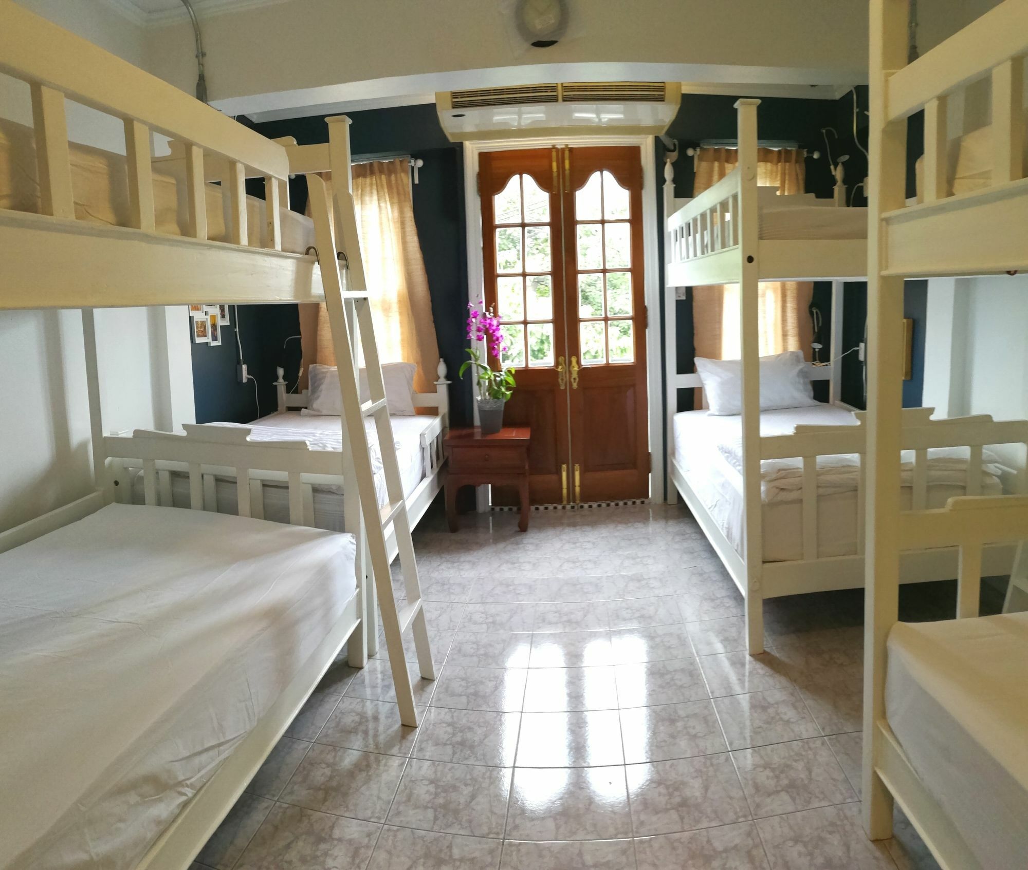 Hostel Bed In Town