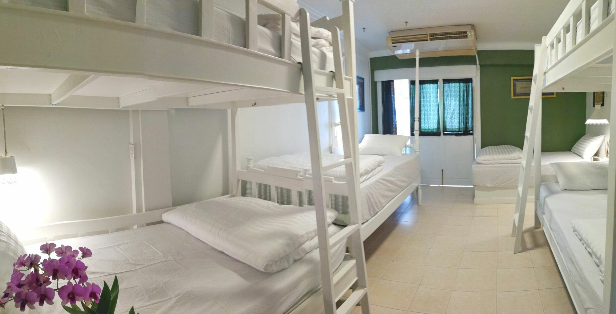 Bed In Town Hostel