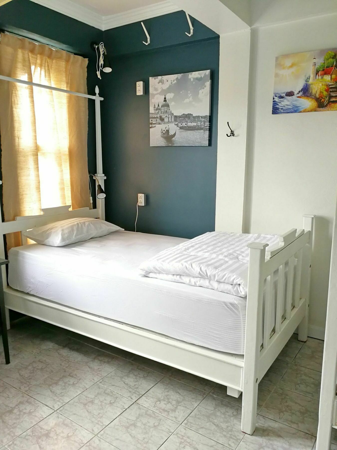 Bed In Town Hostel