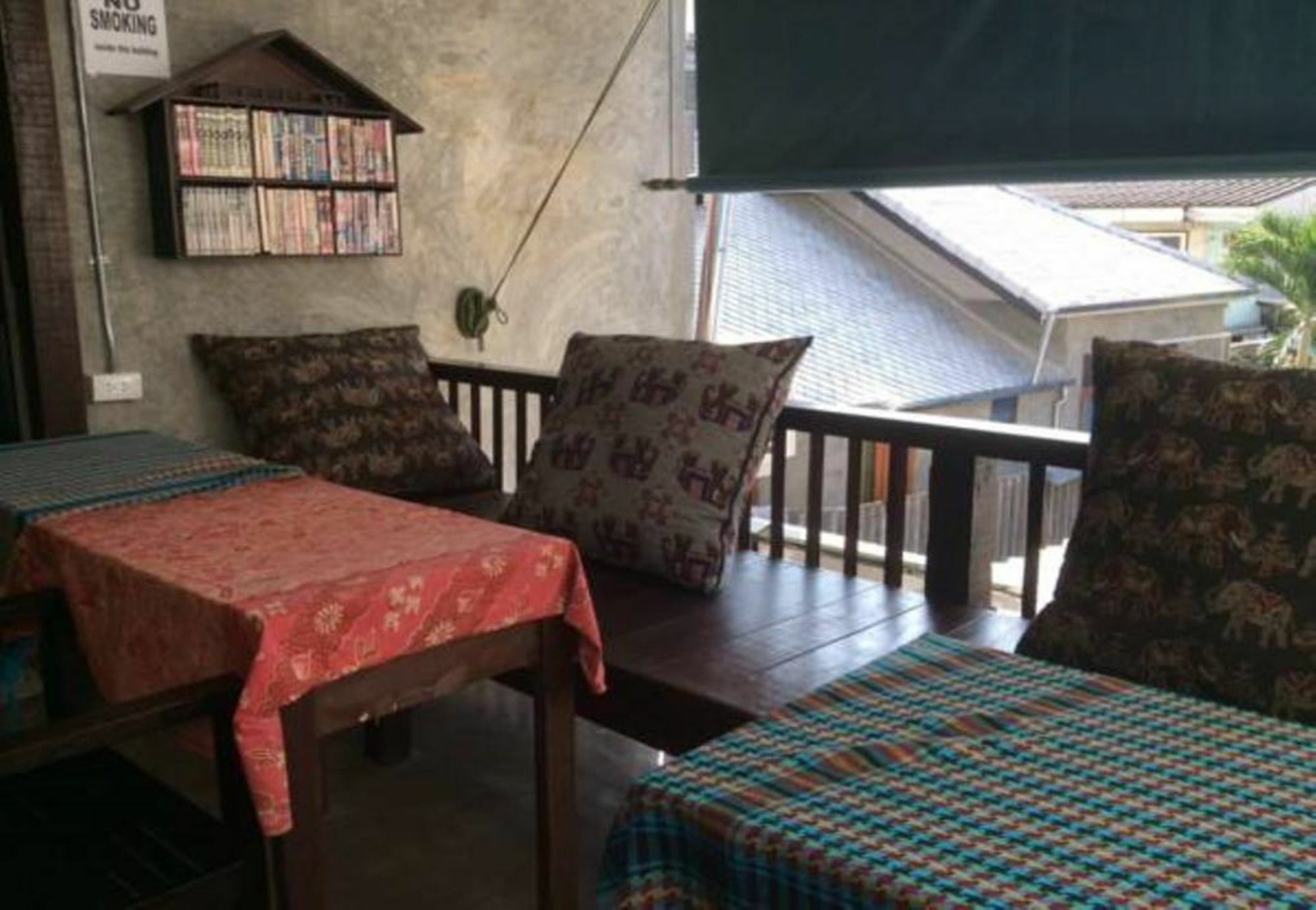 Thapae Backpackers (adults Only) *
