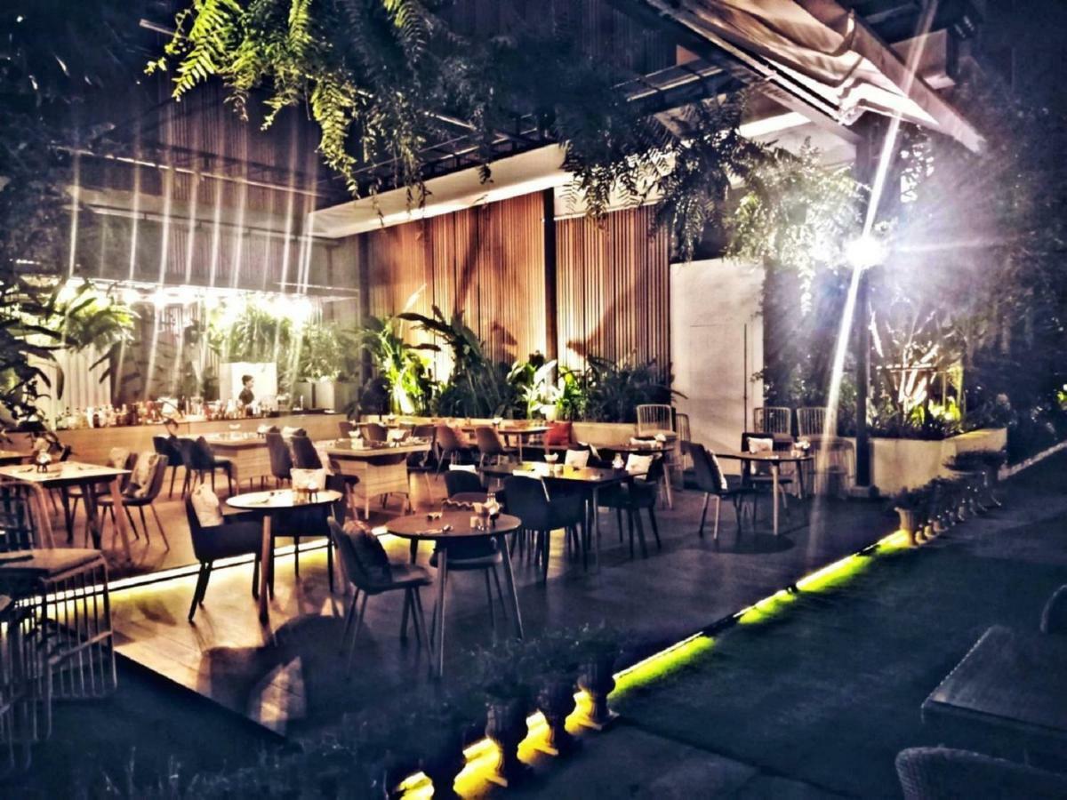 Pool Hotel 4*