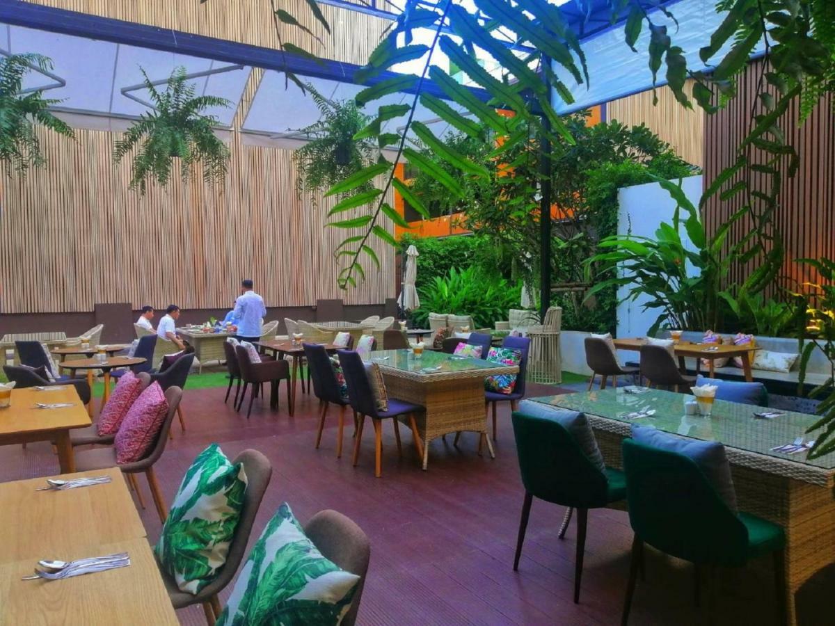 Pool Hotel 4*